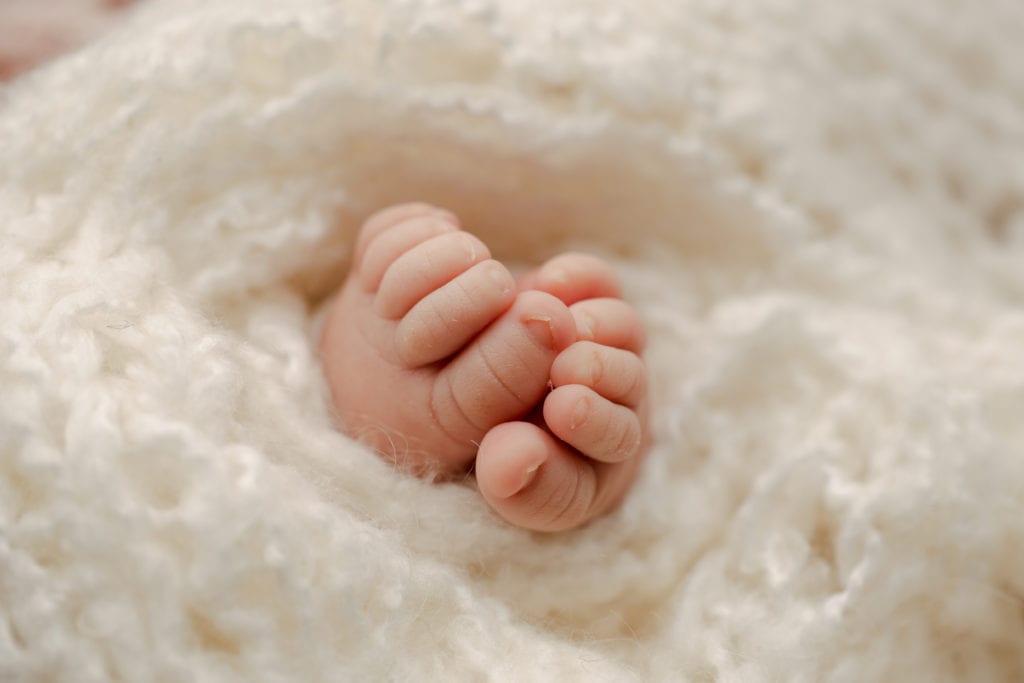 newborn baby girl toes