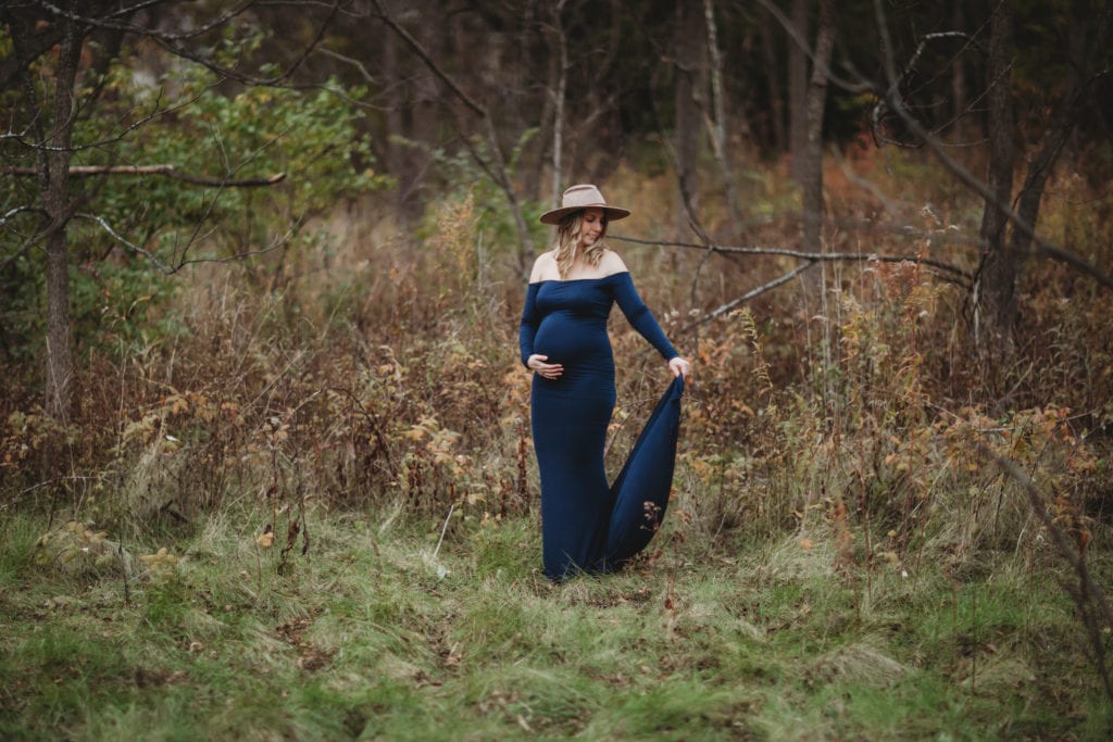 Mom to be outdoor maternity pictures