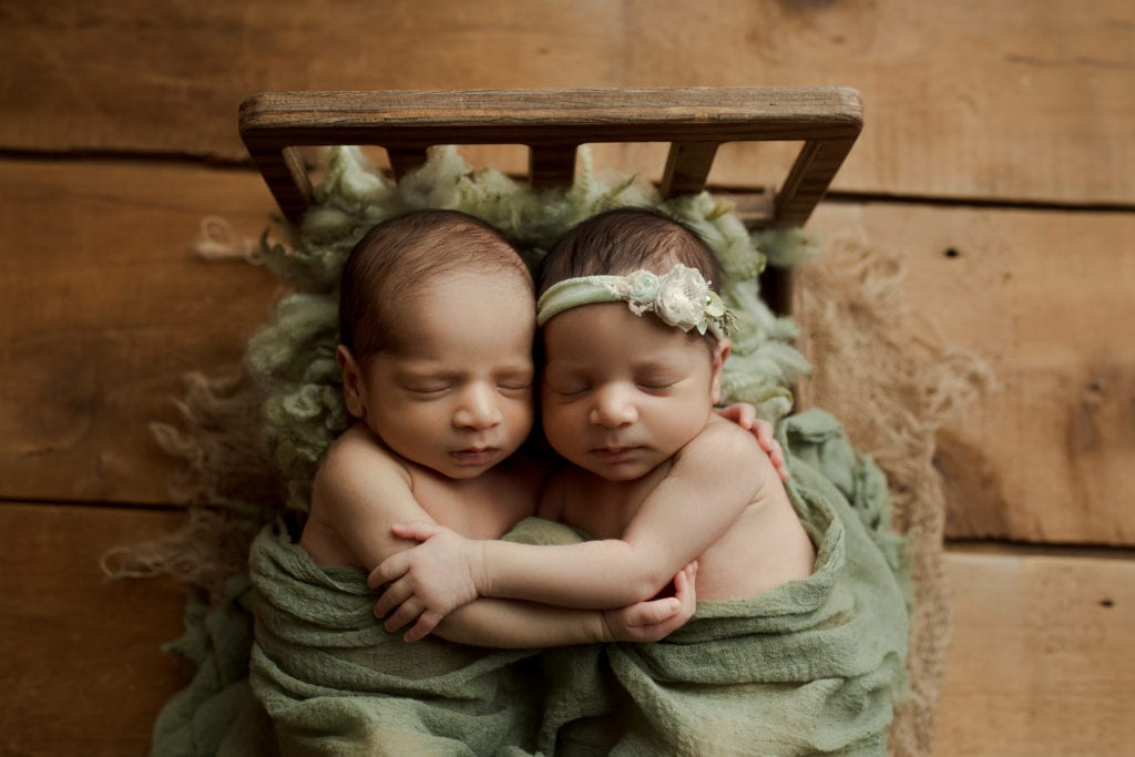 newborn twin photographer Chicagoland