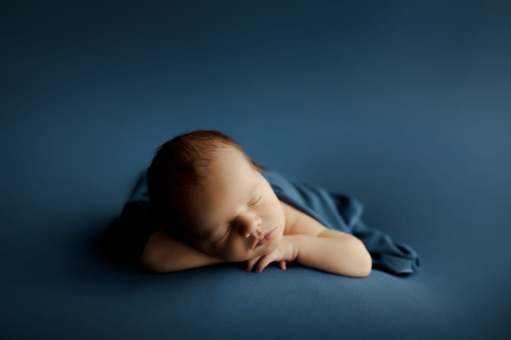 newborn boy in blue blanket, Chicago baby photos