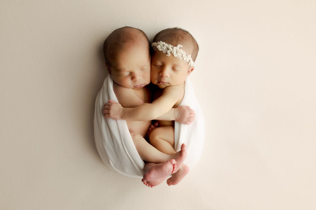 twin newborn photographer Chicagoland