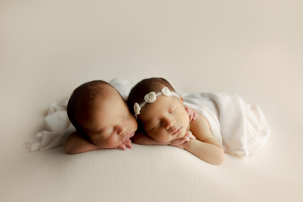 Chicagoland twin newborn photographer