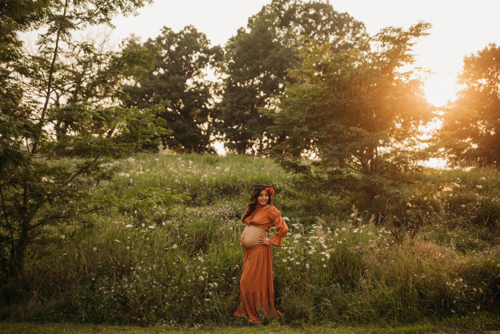 Chicago outdoor maternity session at sunset