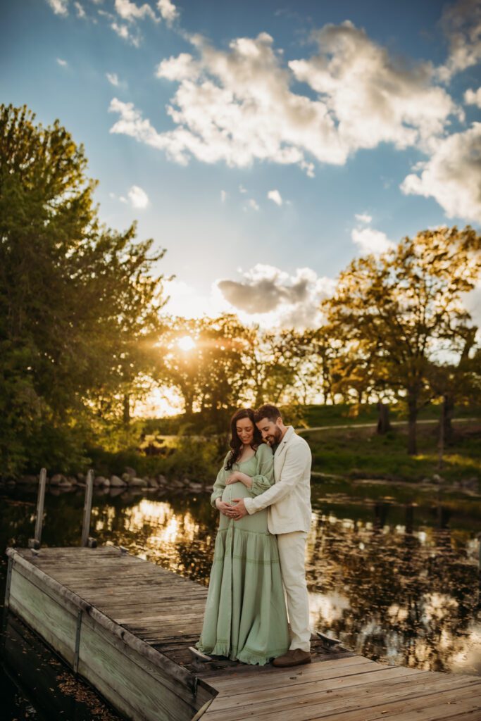 Beautiful sunset maternity photoshoot on the lake near Chicago