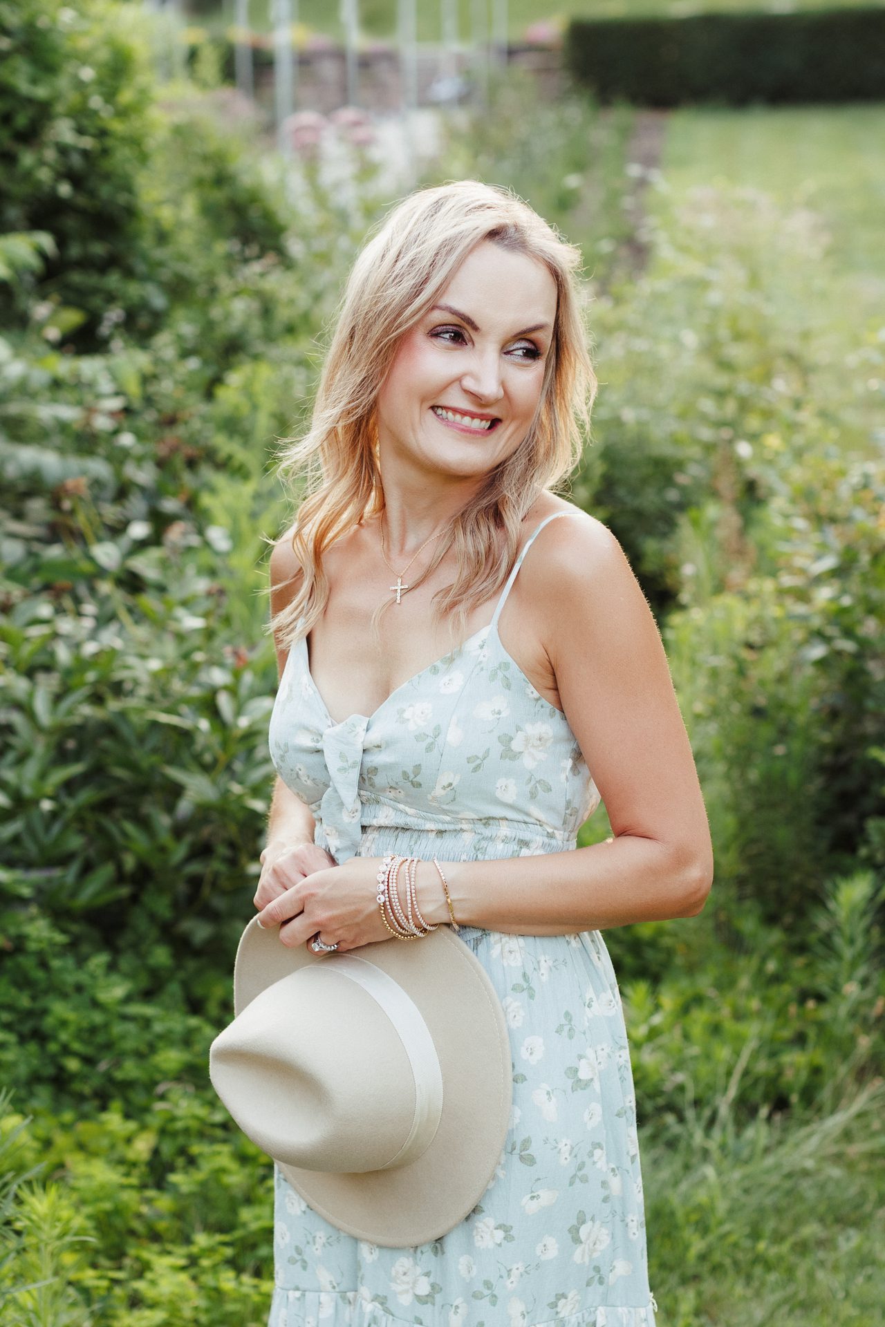 Chicago studio newborn photographer booking sessions